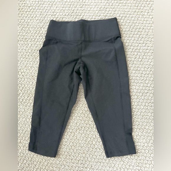 New - Lucy activewear-  novelty lotus Capri - Picture 1 of 4